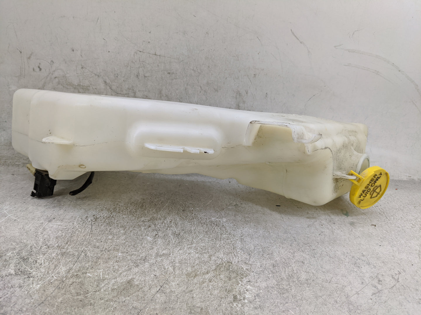 2017 Dodge Journey Windshield Washer Fluid Reservoir Bottle Oem 1476980 - Oemusedautoparts1.com