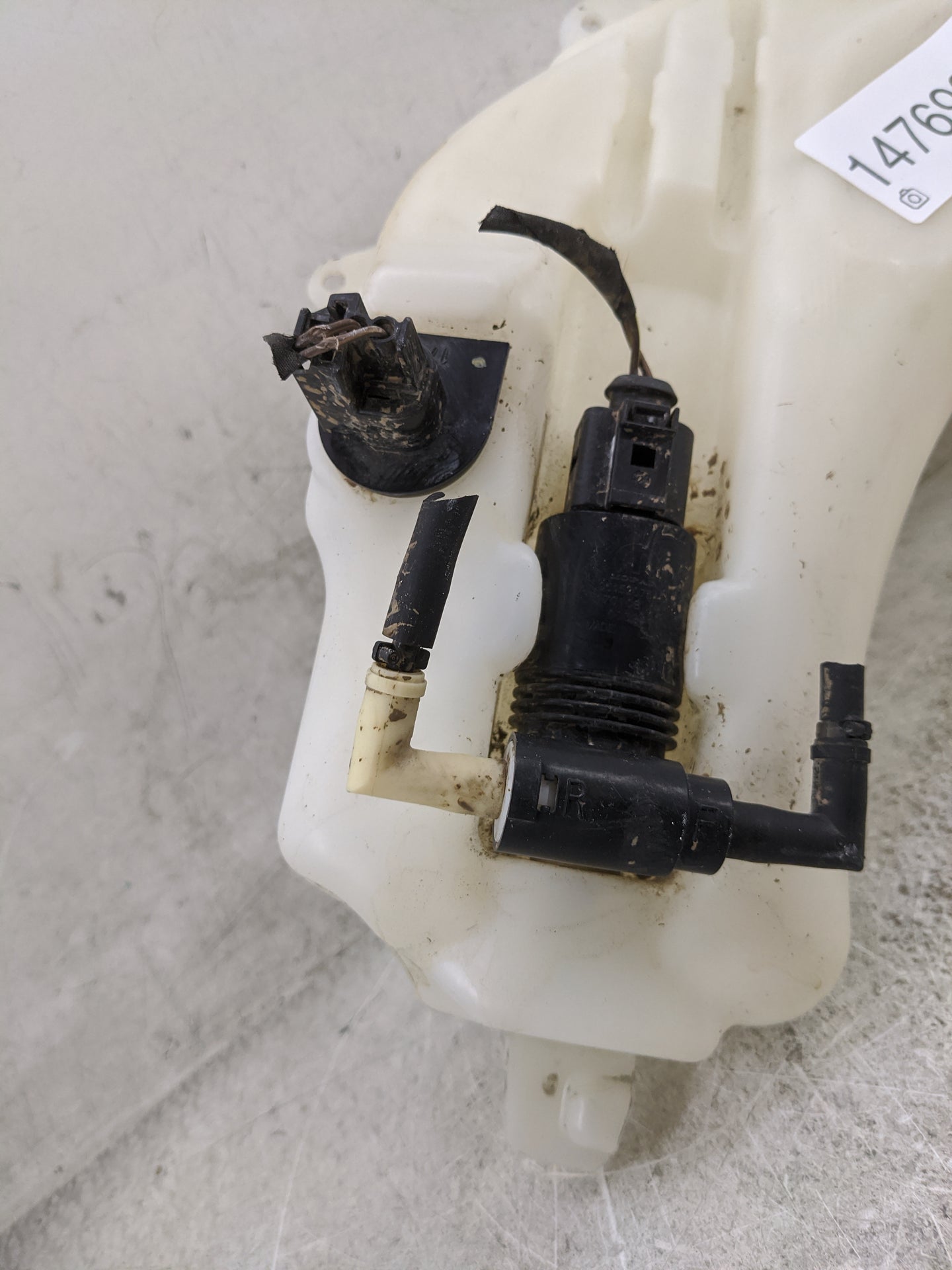 2017 Dodge Journey Windshield Washer Fluid Reservoir Bottle Oem 1476980 - Oemusedautoparts1.com