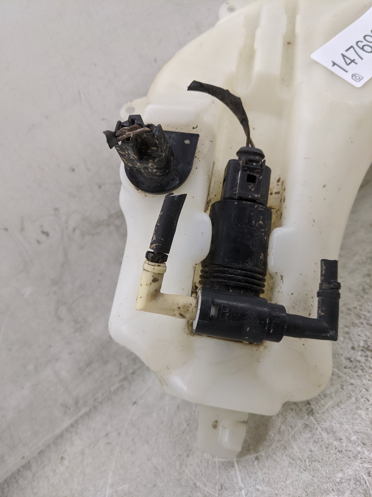 2017 Dodge Journey Windshield Washer Fluid Reservoir Bottle Oem 1476980 - Oemusedautoparts1.com