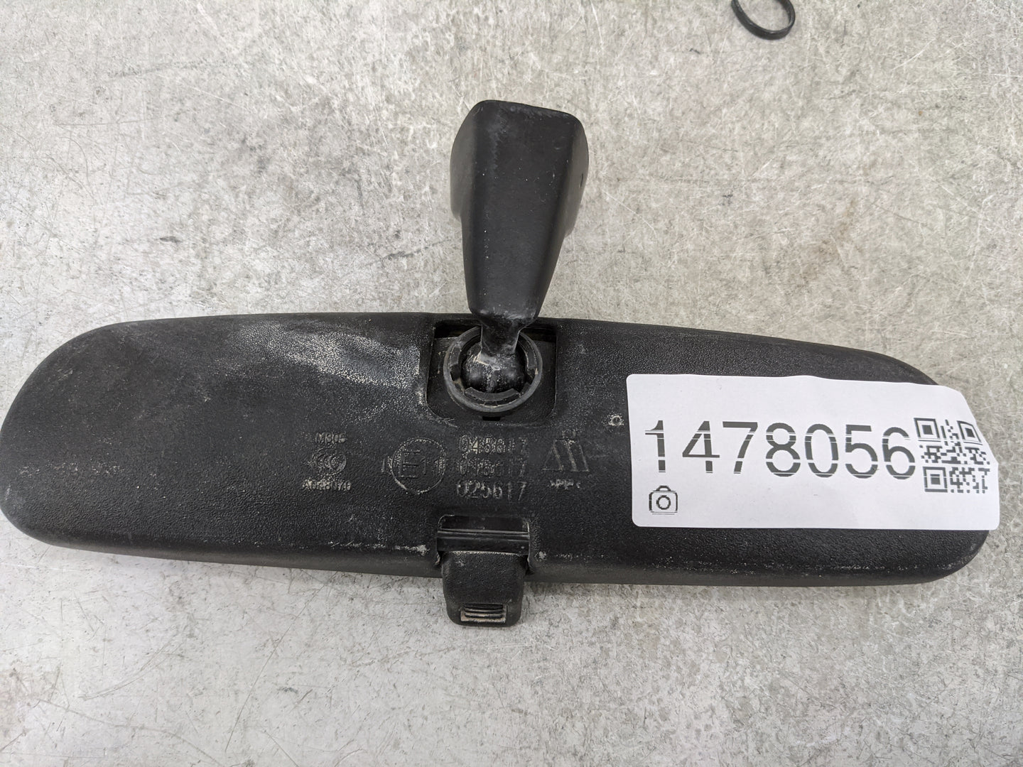 2017 Dodge Journey Interior Rear View Mirror Replacement OEM P/N:E11 045617 E11 015617 Fits OEM Used Auto Parts - Oemusedaut