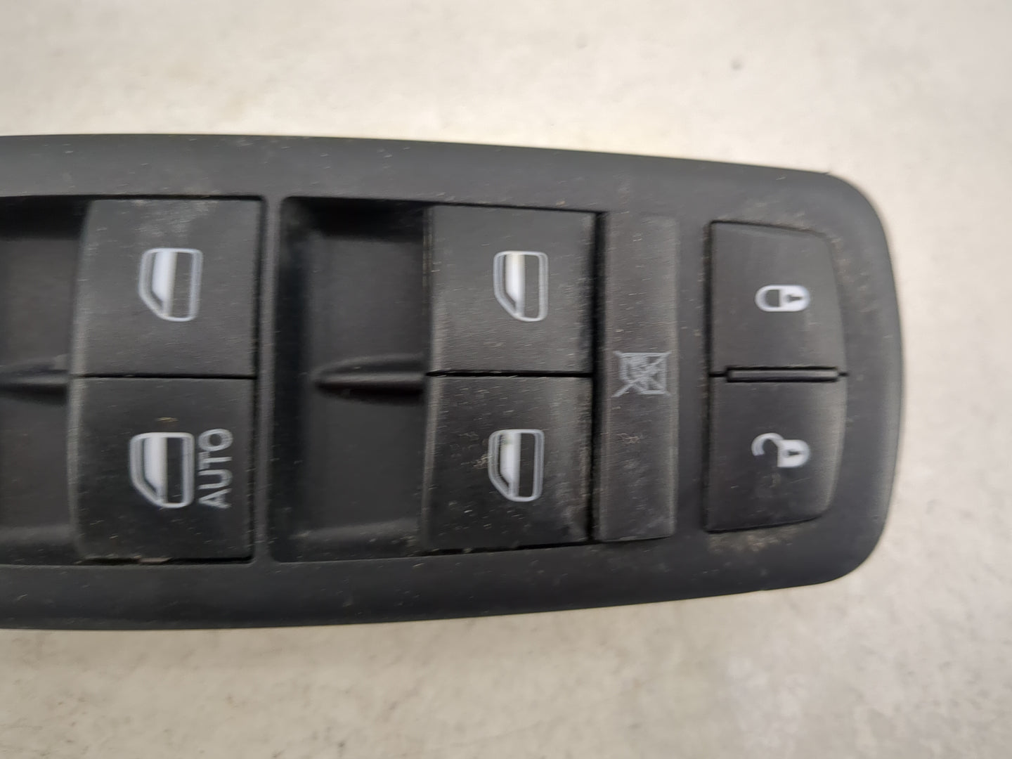 2018-2020 Dodge Journey Master Power Window Switch Replacement Driver Side Left P/N:68307001AA 10139862 Fits Fits 2018 2019 
