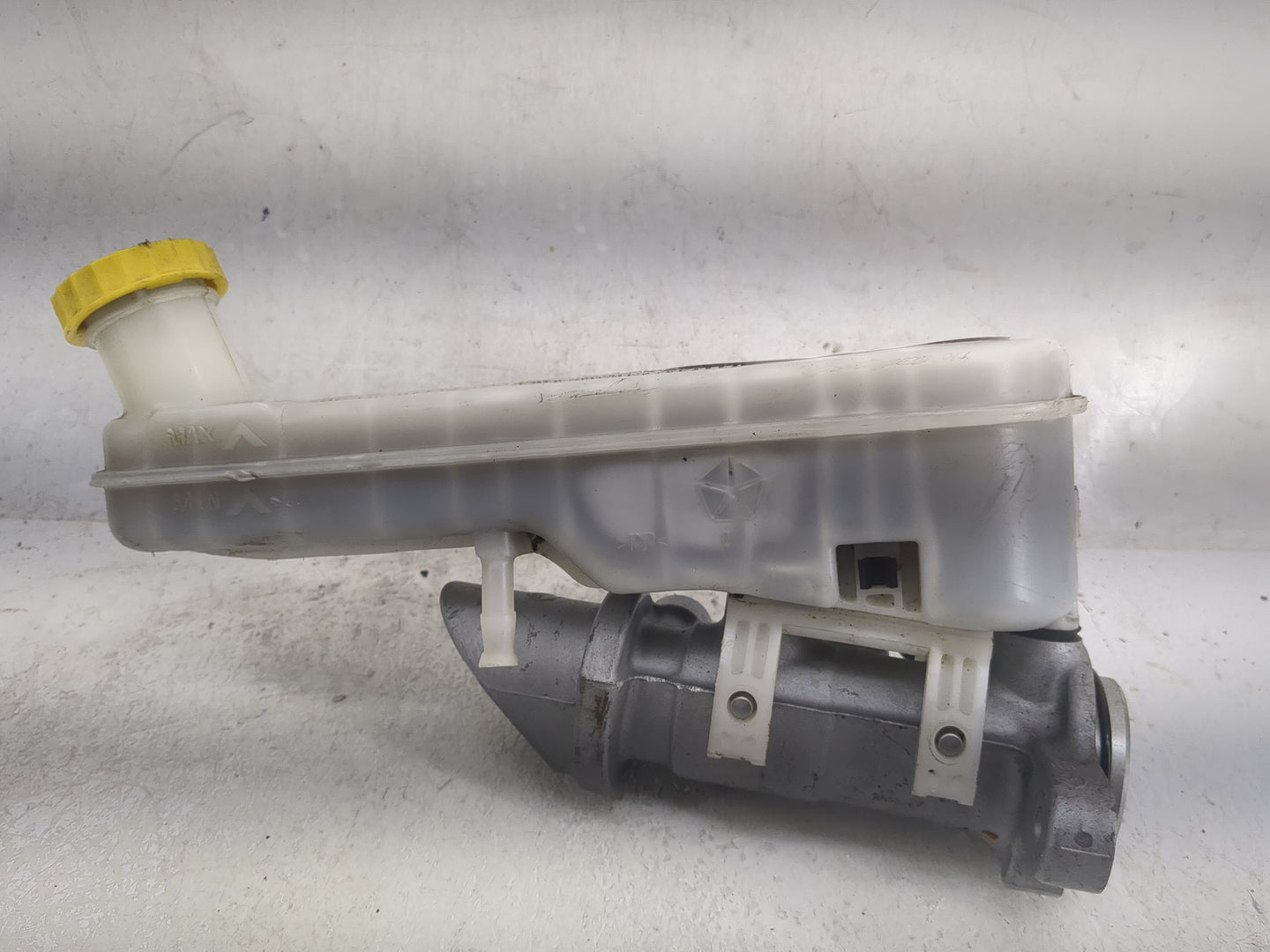 2017 Dodge Journey Brake Master Cylinder 1497980 - Oemusedautoparts1.com