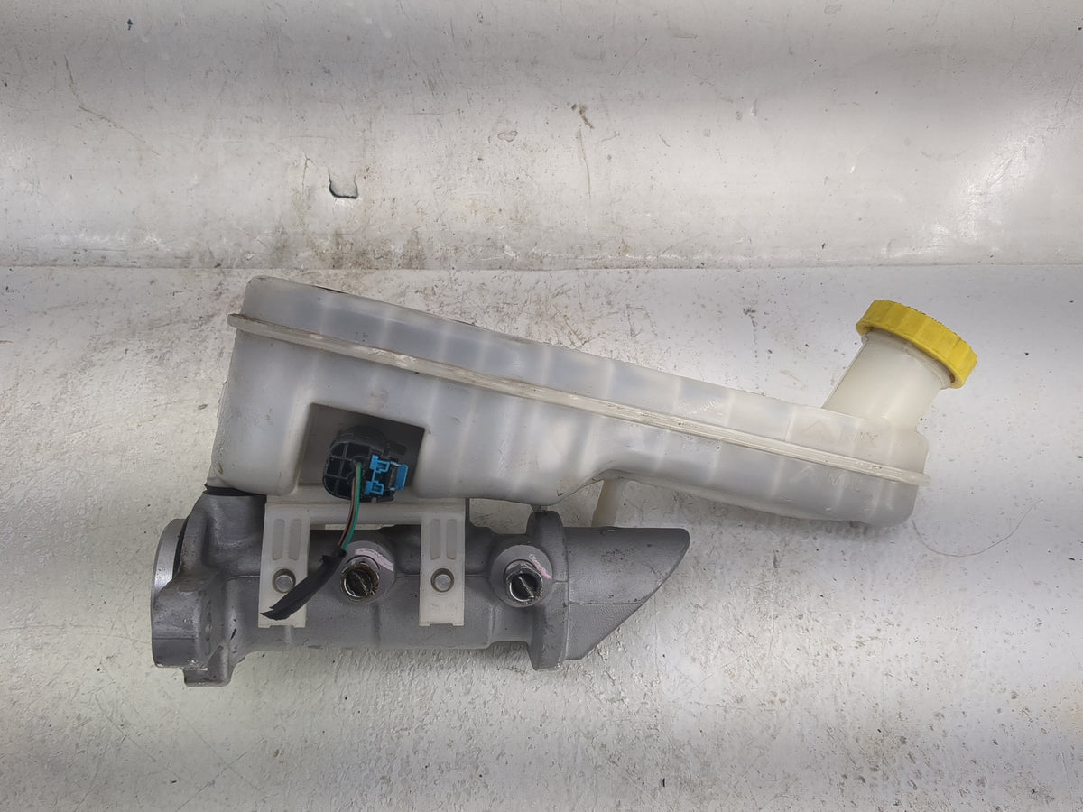 2017 Dodge Journey Brake Master Cylinder 1497980 - Oemusedautoparts1.com