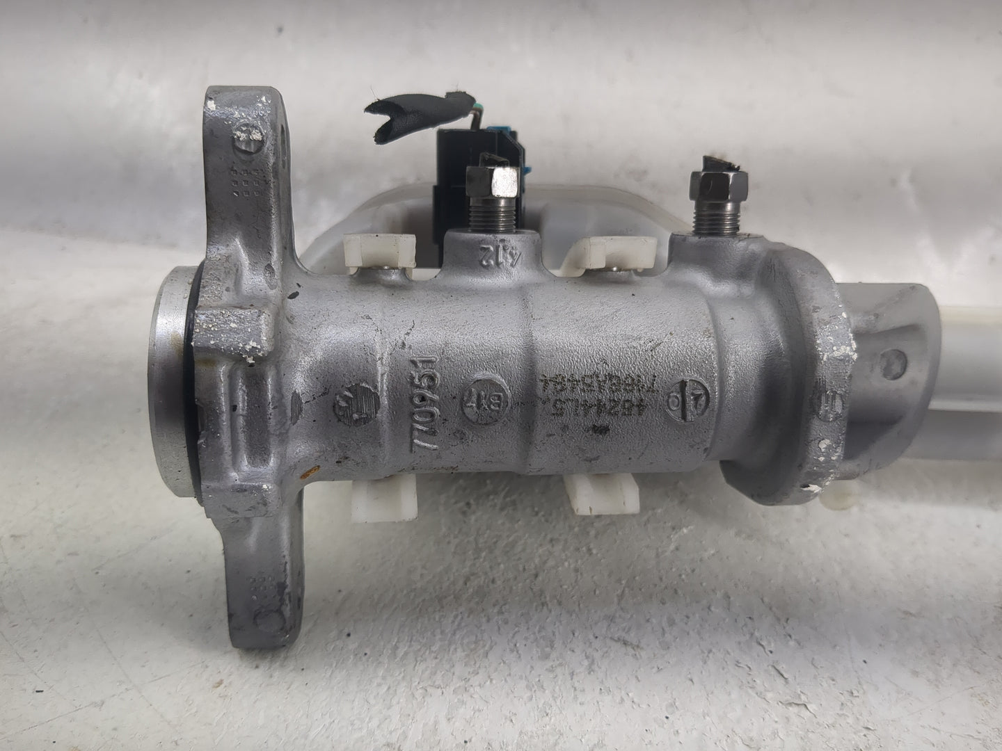 2017 Dodge Journey Brake Master Cylinder 1497980 - Oemusedautoparts1.com