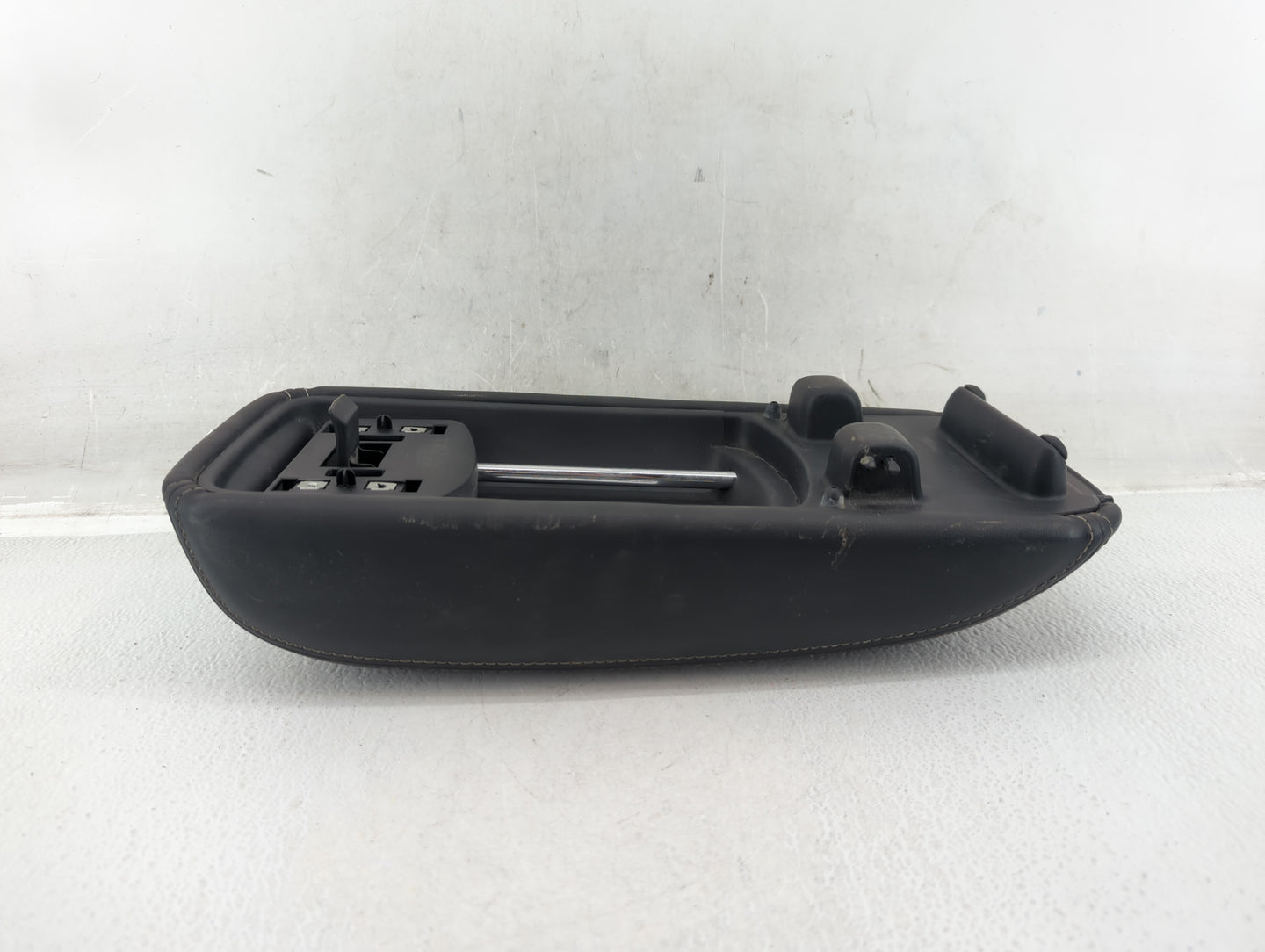 2017 Dodge Journey Center Console Armrest Cover Lid Black - Oemusedautoparts1.com