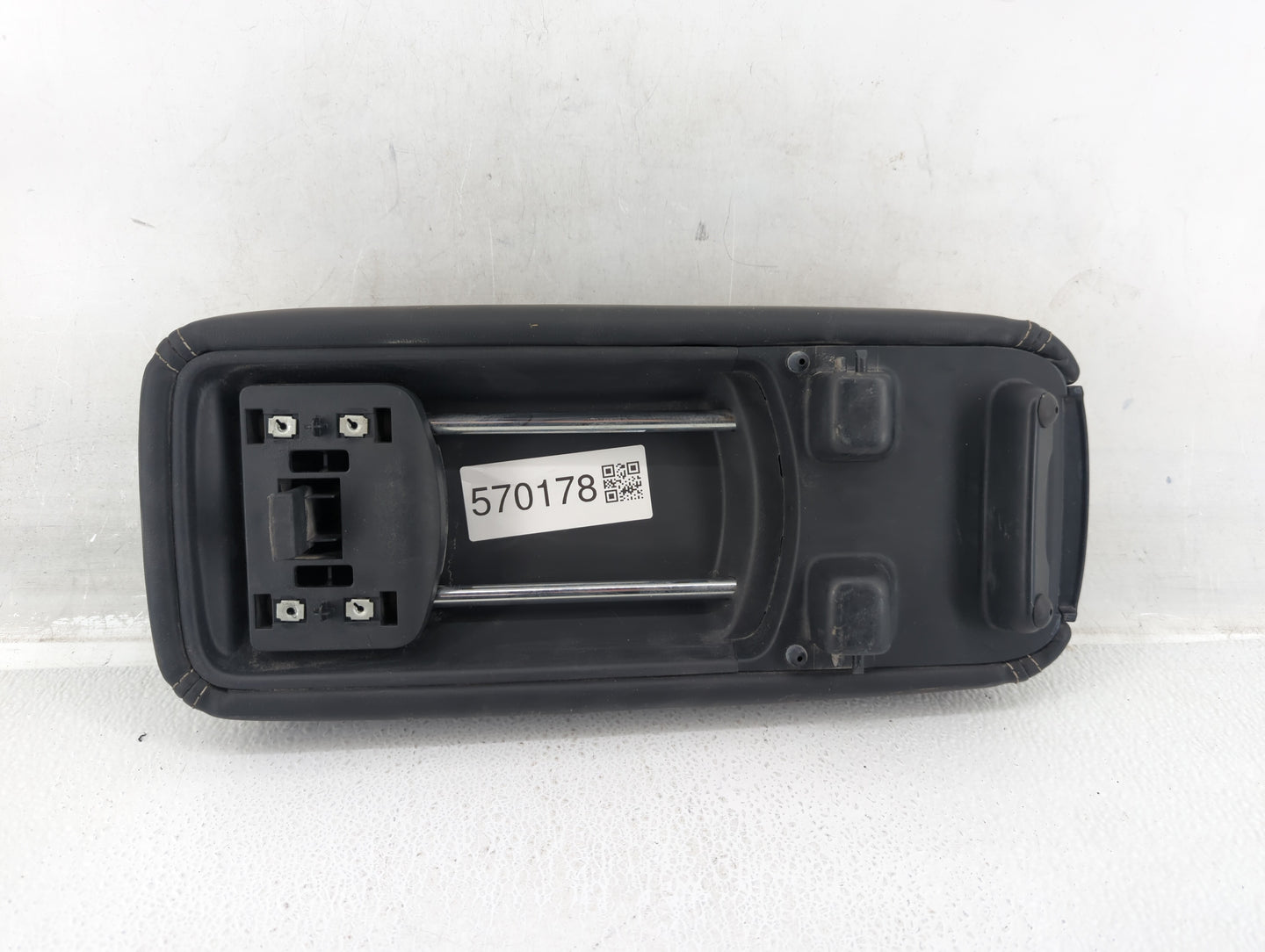 2017 Dodge Journey Center Console Armrest Cover Lid Black - Oemusedautoparts1.com