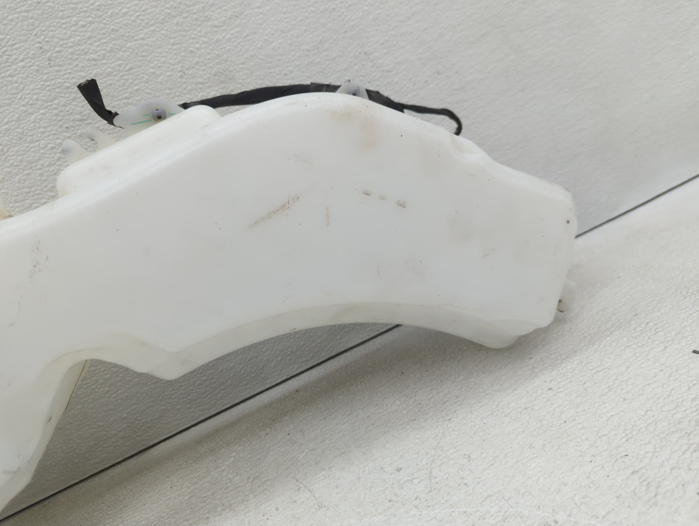 2017 Dodge Journey Windshield Washer Fluid Reservoir Bottle Oem - Oemusedautoparts1.com