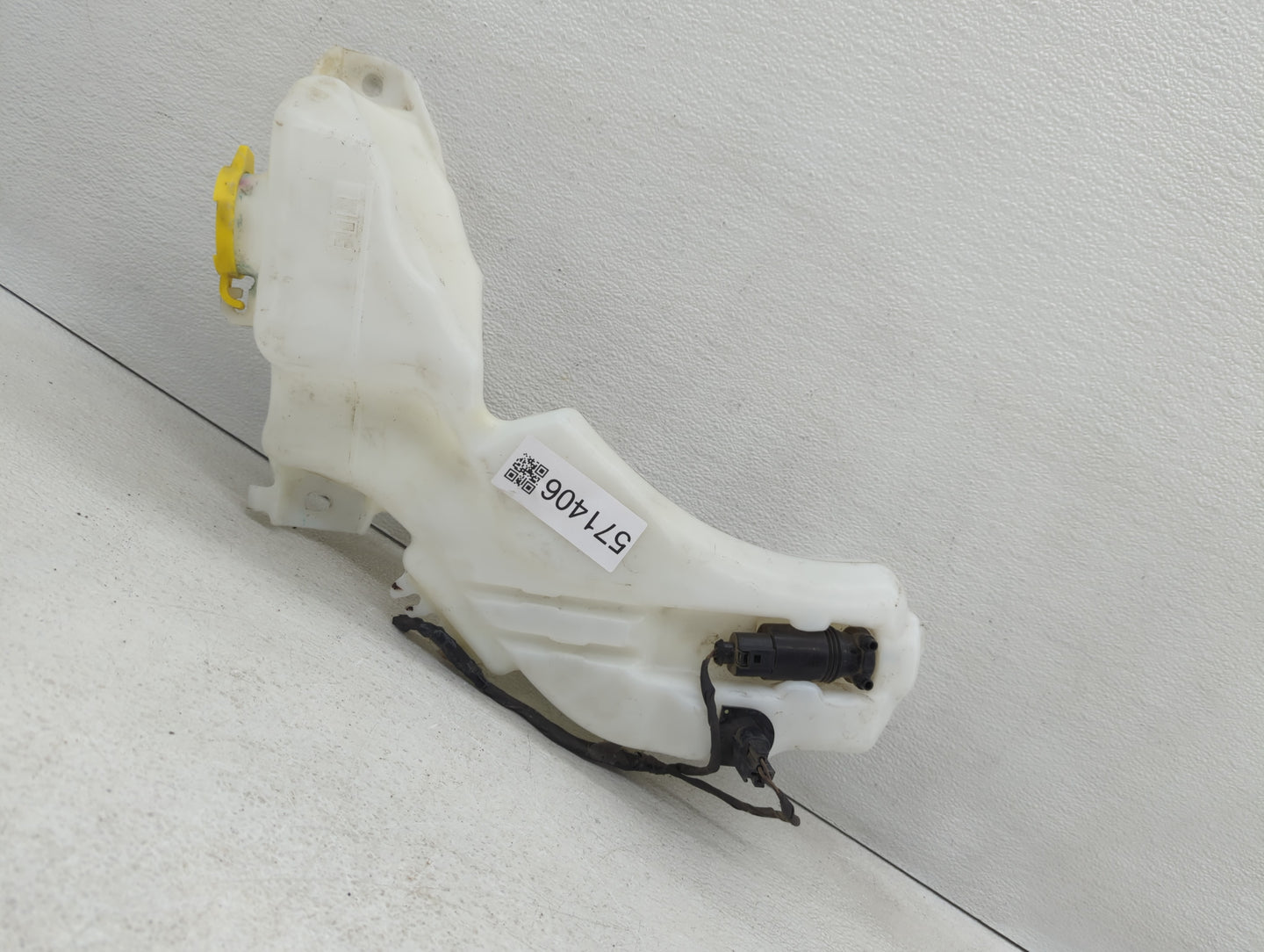 2017 Dodge Journey Windshield Washer Fluid Reservoir Bottle Oem - Oemusedautoparts1.com