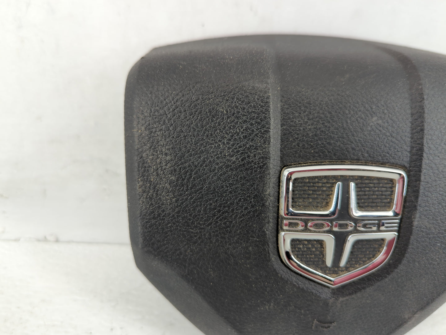2018-2020 Dodge Journey Air Bag Passenger Right Knee OEM P/N:4JE 713 3K EHU Fits Fits 2018 2019 2020 OEM Used Auto Parts - O
