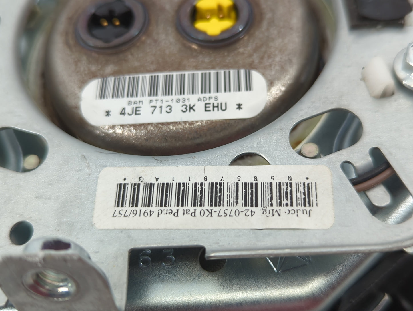 2018-2020 Dodge Journey Air Bag Passenger Right Knee OEM P/N:4JE 713 3K EHU Fits Fits 2018 2019 2020 OEM Used Auto Parts - O