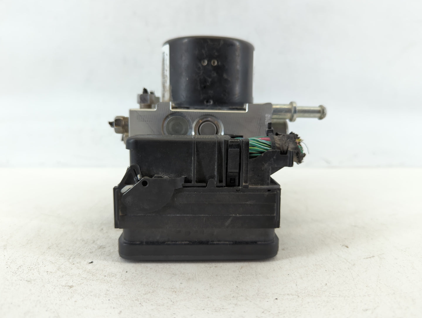 2017 Dodge Journey ABS Pump Control Module Replacement P/N:P68272500 Fits OEM Used Auto Parts - Oemusedautoparts1.com