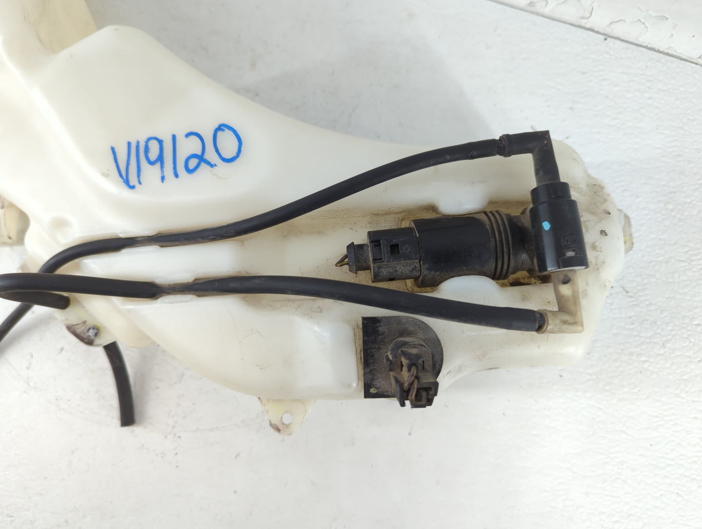 2017 Dodge Journey Windshield Washer Fluid Reservoir Bottle Oem - Oemusedautoparts1.com