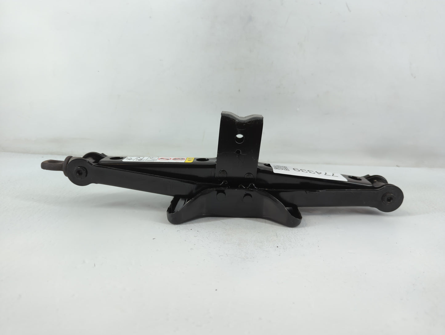 2017 Dodge Journey Spare Scissor Car Jack - Oemusedautoparts1.com