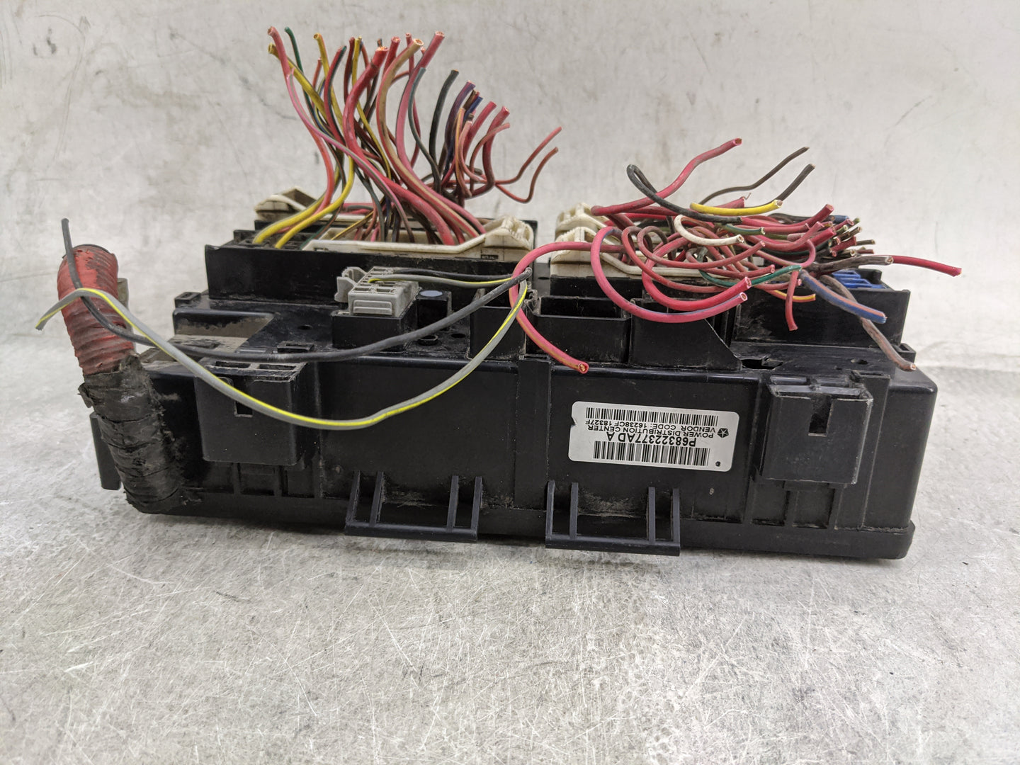 2017 Dodge Ram Fusebox Fuse Box Relay Module Tipm P68322377ad - Oemusedautoparts1.com