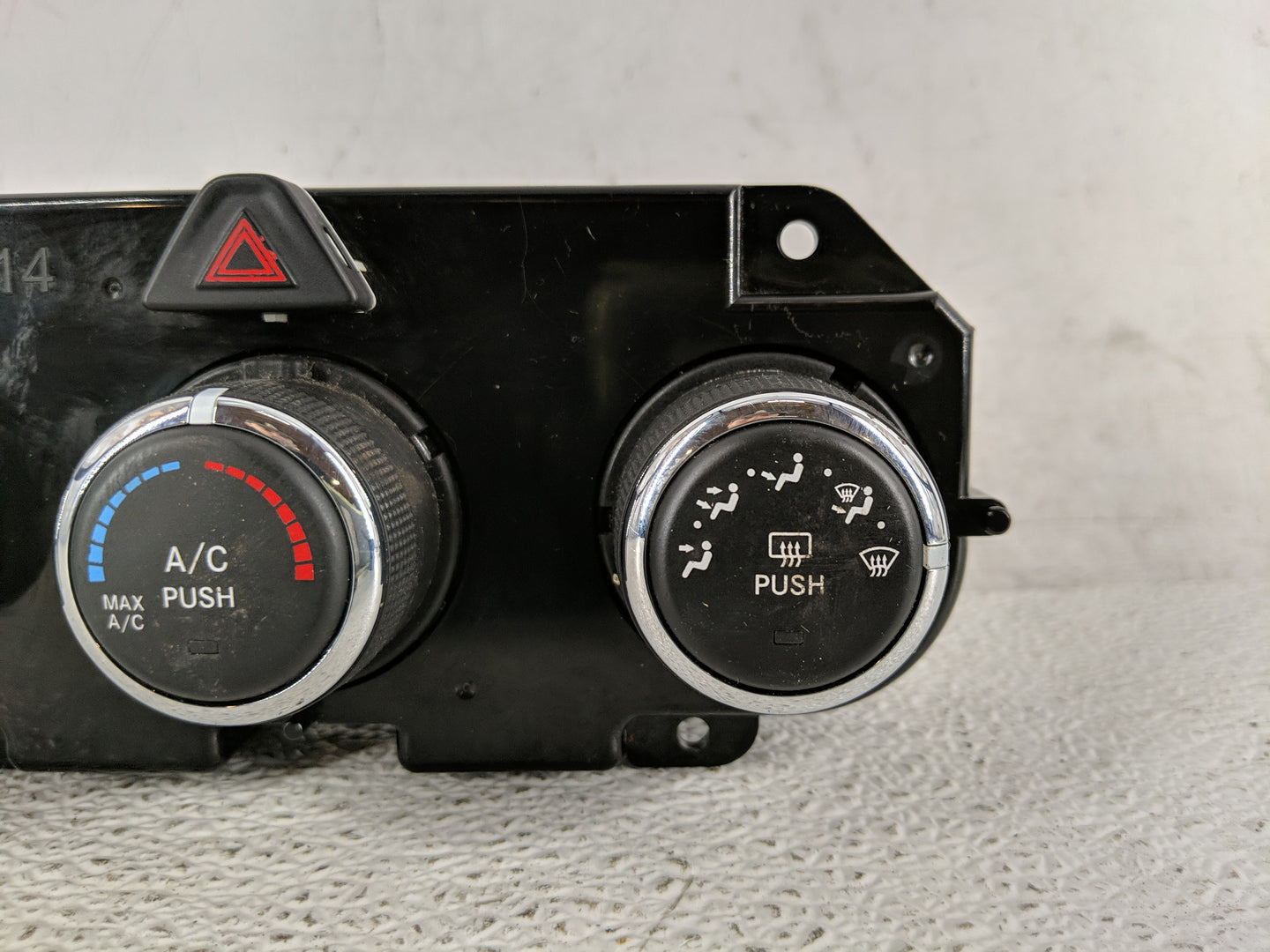 2017 Dodge Ram 1500 Climate Control Module Temperature AC/Heater Replacement P/N:P68268191AA Fits OEM Used Auto Parts - Oemu