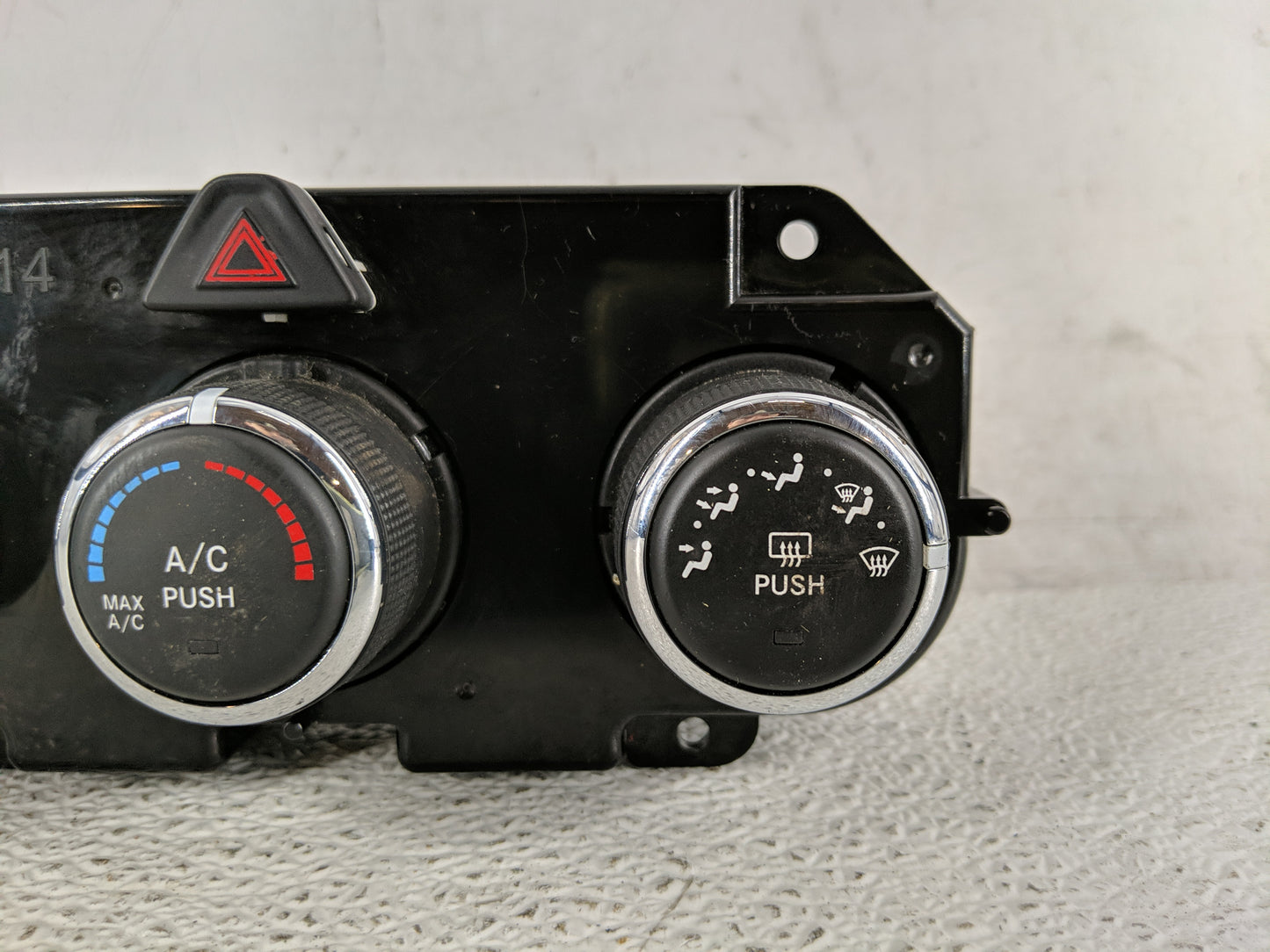 2017 Dodge Ram 1500 Climate Control Module Temperature AC/Heater Replacement P/N:P68268191AA Fits OEM Used Auto Parts - Oemu