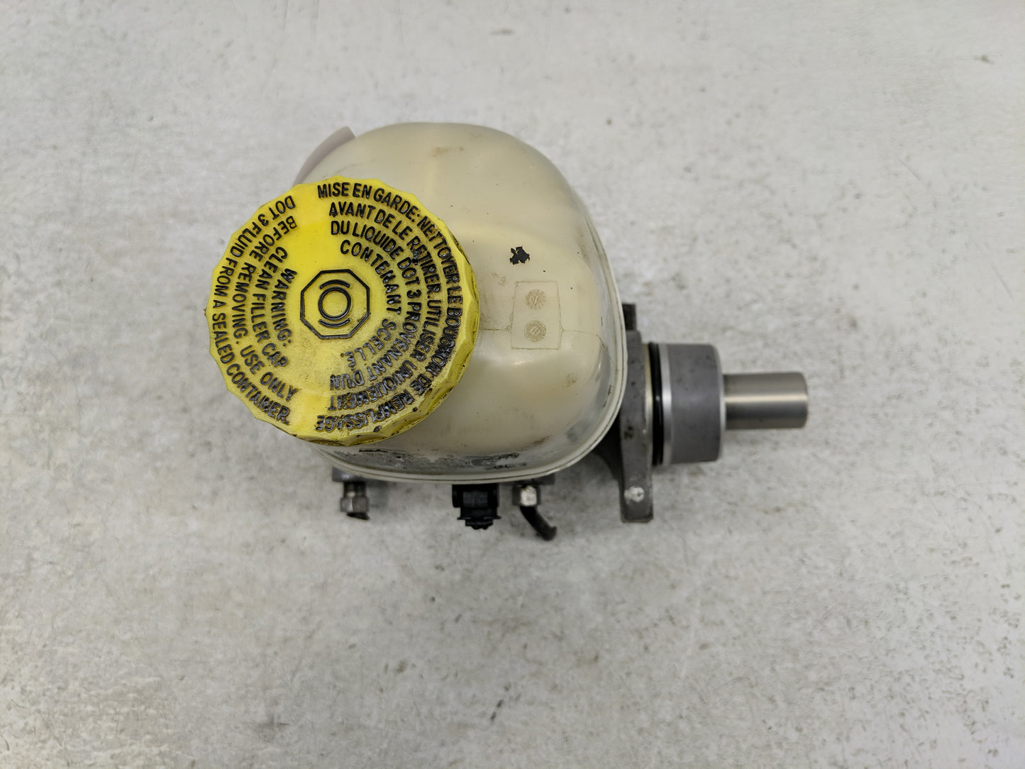 2007-2008 Dodge Ram 1500 Brake Master Cylinder - Oemusedautoparts1.com