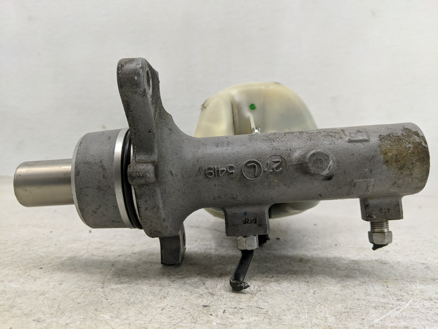 2007-2008 Dodge Ram 1500 Brake Master Cylinder - Oemusedautoparts1.com