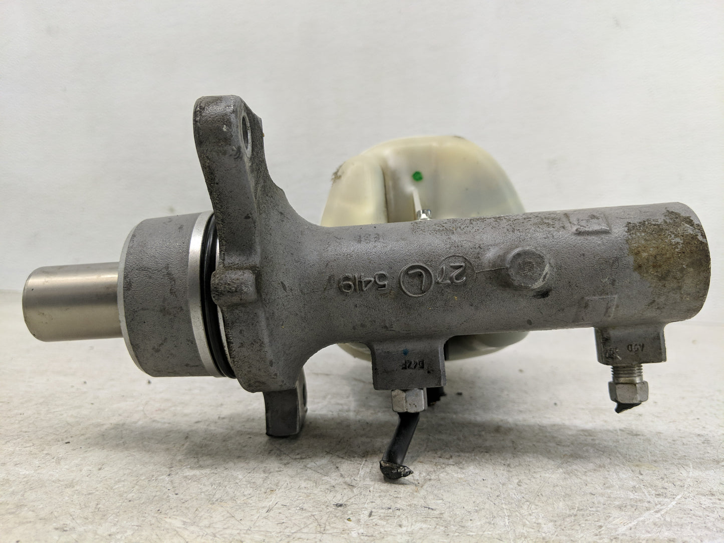 2007-2008 Dodge Ram 1500 Brake Master Cylinder - Oemusedautoparts1.com