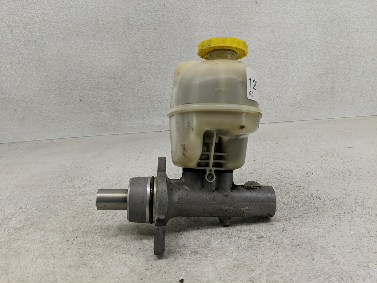 2007-2008 Dodge Ram 1500 Brake Master Cylinder - Oemusedautoparts1.com