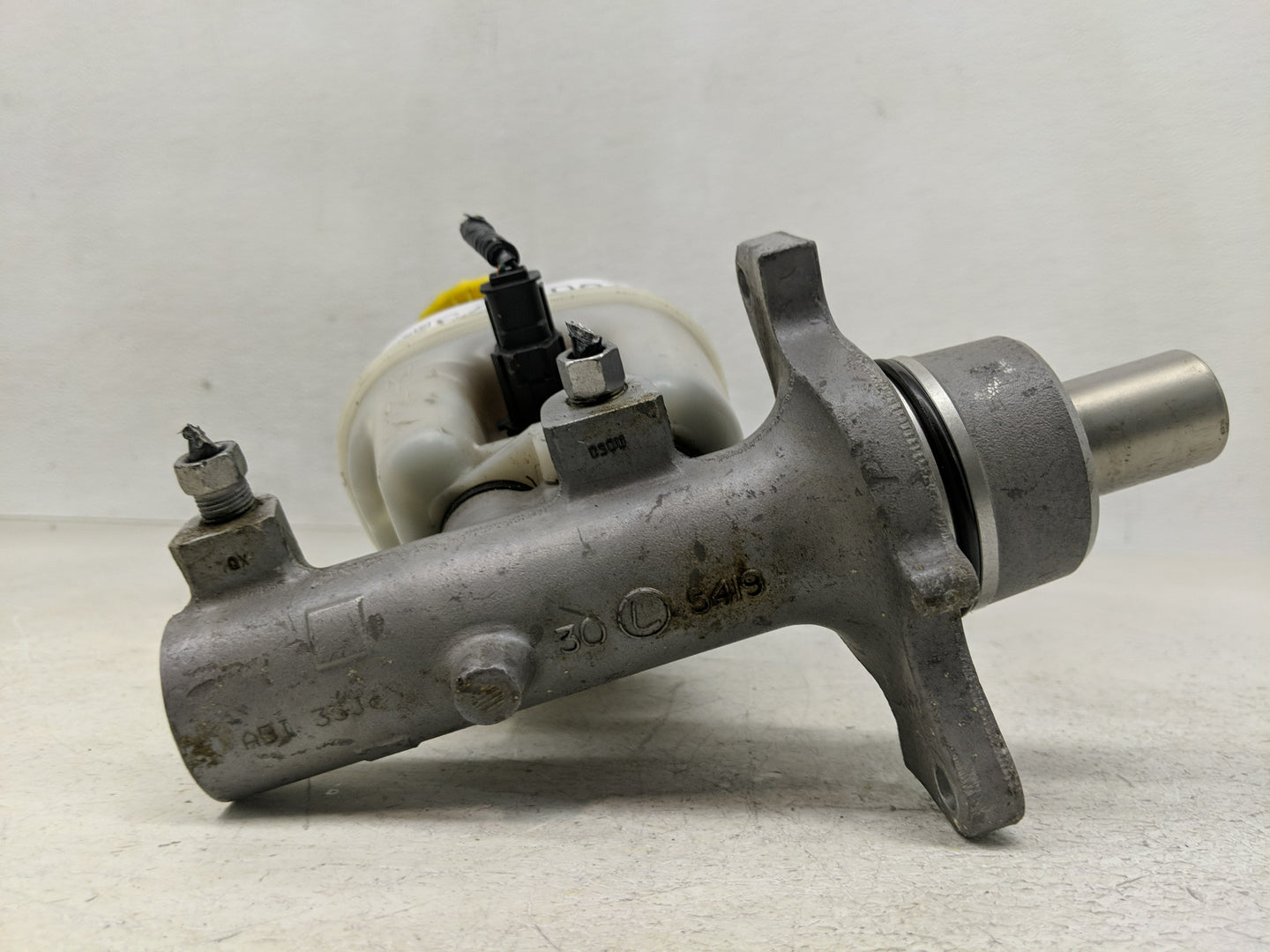 2007-2008 Dodge Ram 1500 Brake Master Cylinder - Oemusedautoparts1.com