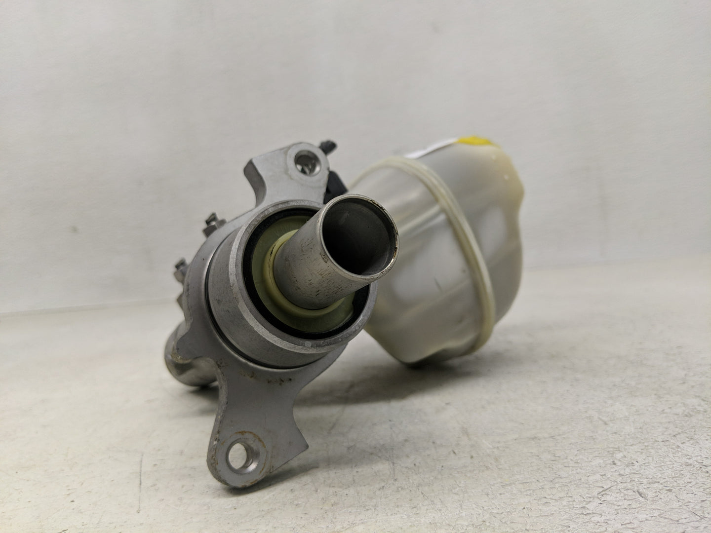 2007-2008 Dodge Ram 1500 Brake Master Cylinder - Oemusedautoparts1.com
