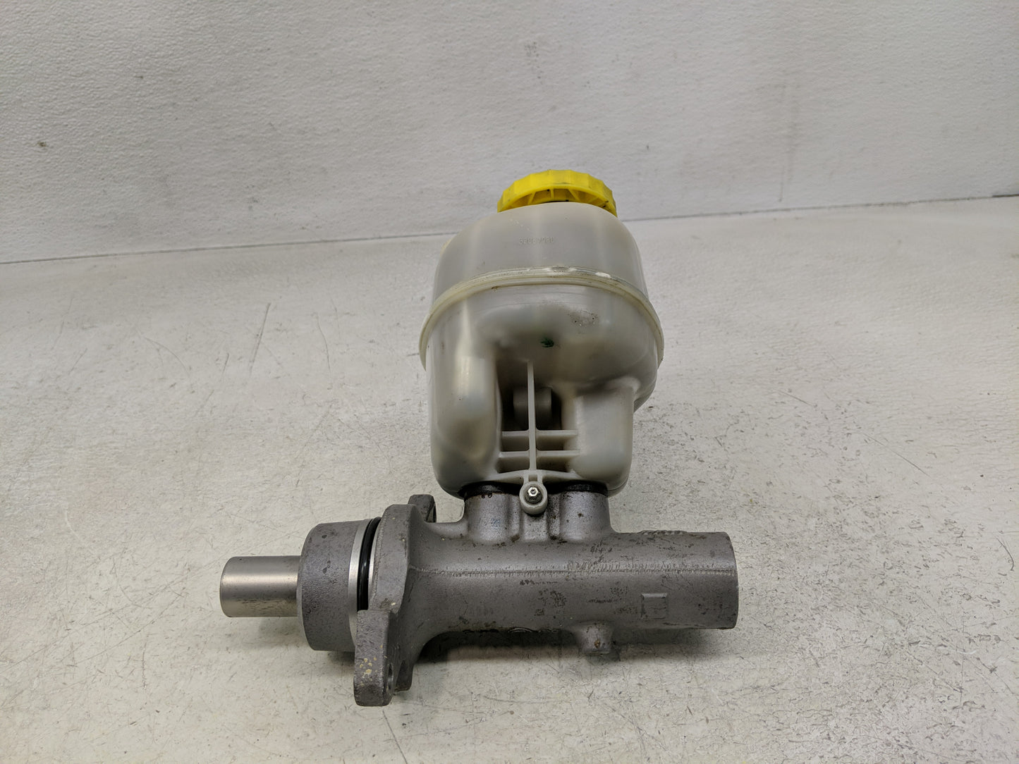 2007-2008 Dodge Ram 1500 Brake Master Cylinder - Oemusedautoparts1.com