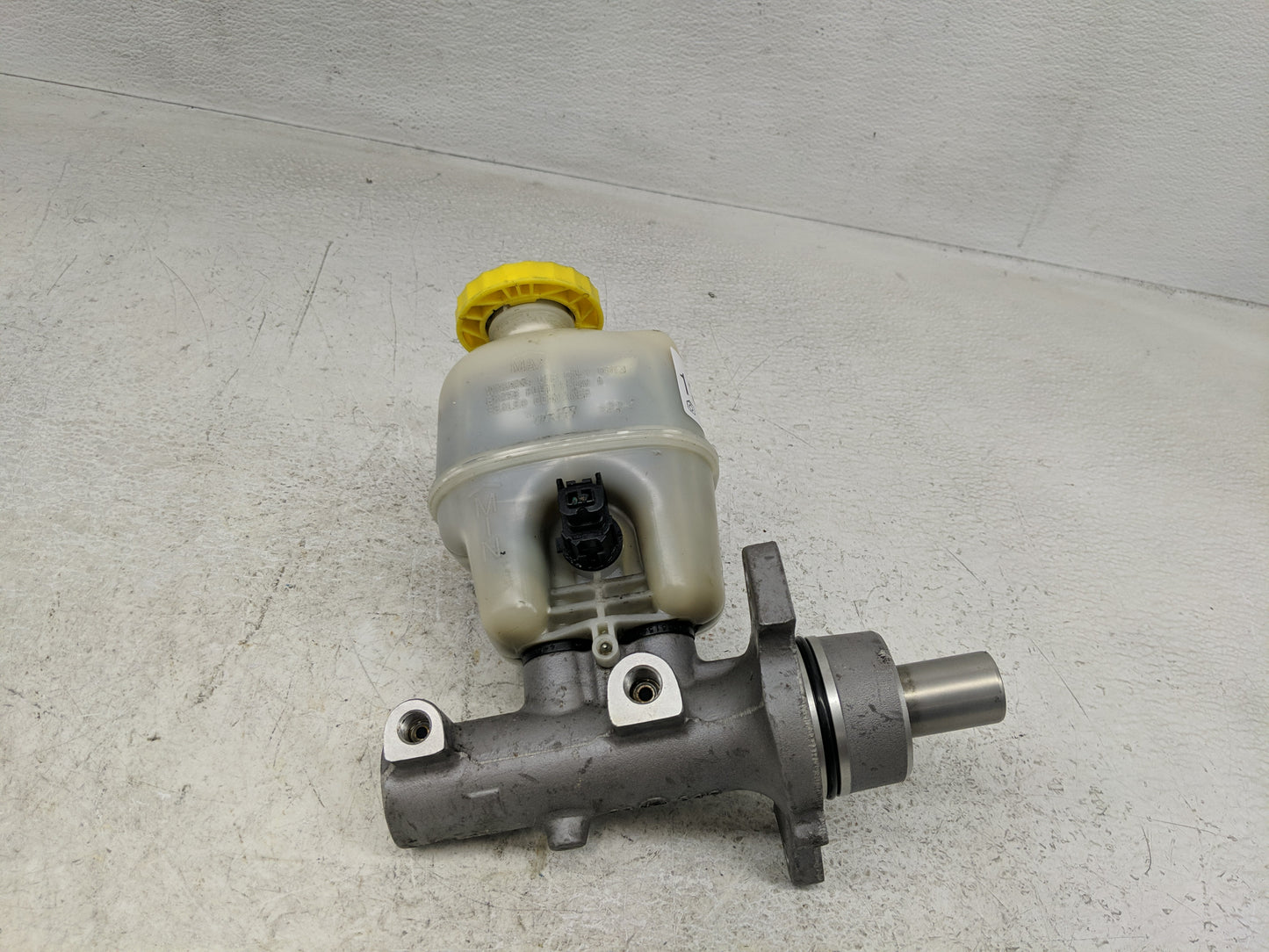 2007-2008 Dodge Ram 1500 Brake Master Cylinder - Oemusedautoparts1.com