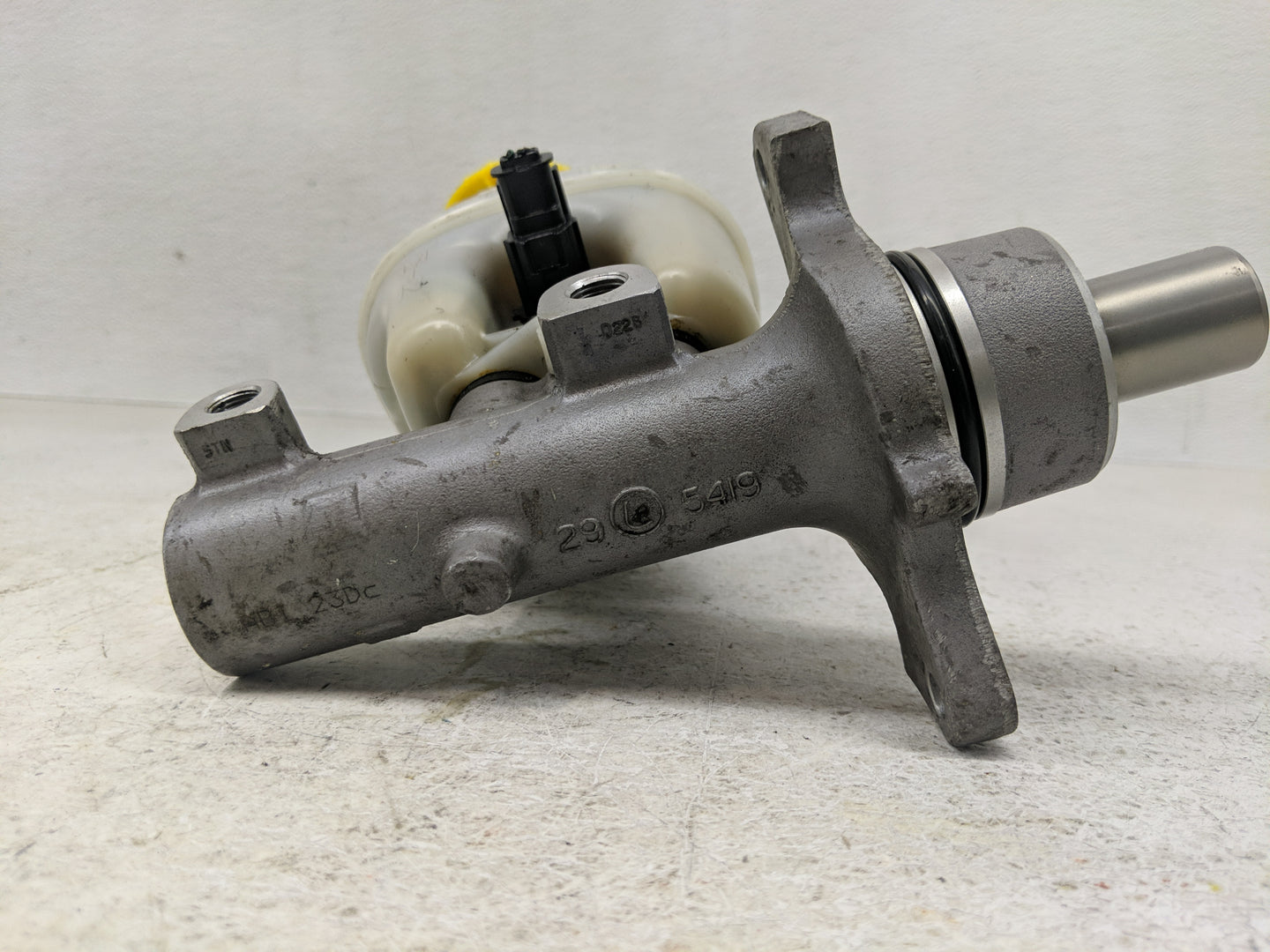 2007-2008 Dodge Ram 1500 Brake Master Cylinder - Oemusedautoparts1.com