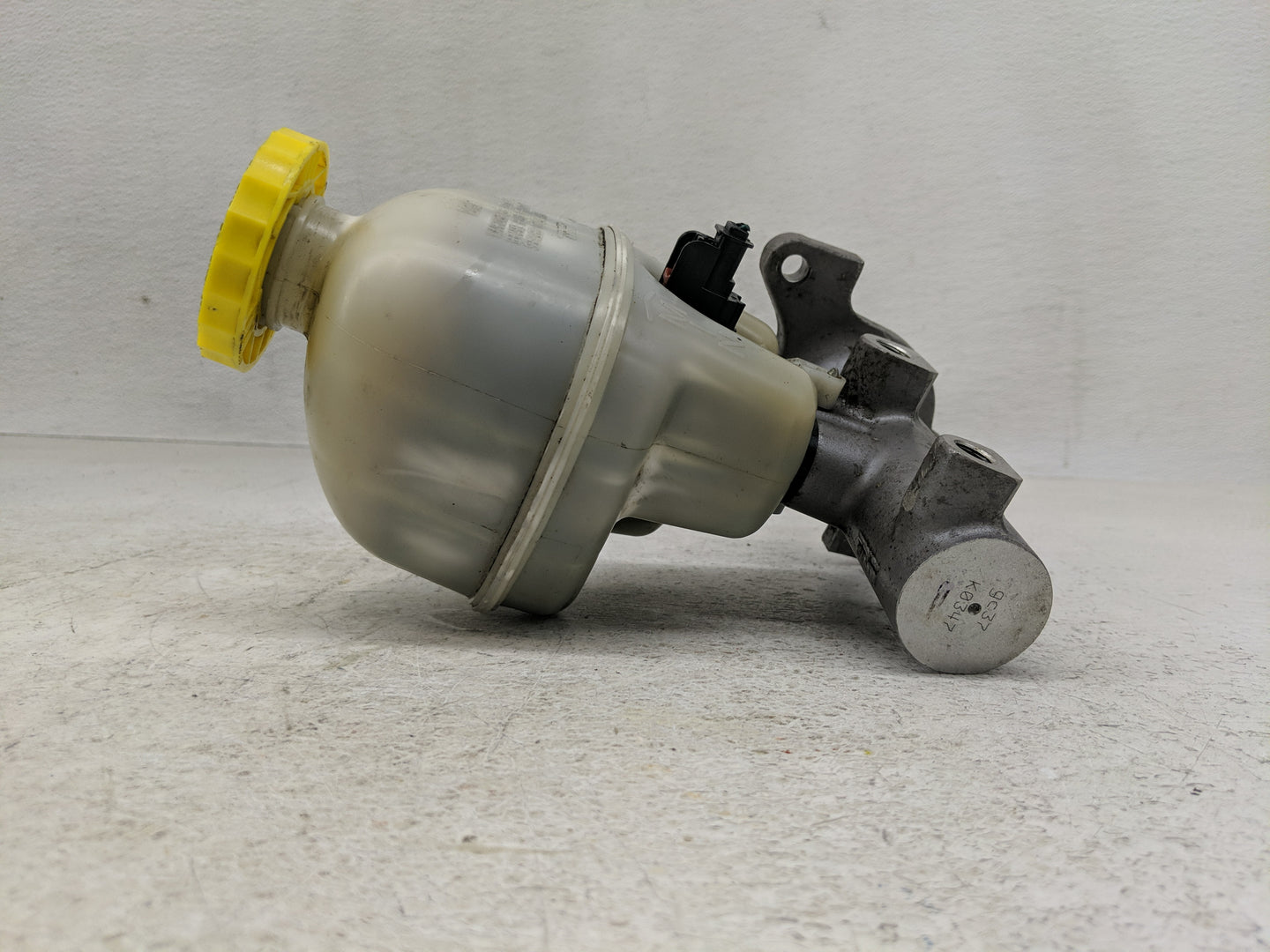 2007-2008 Dodge Ram 1500 Brake Master Cylinder - Oemusedautoparts1.com