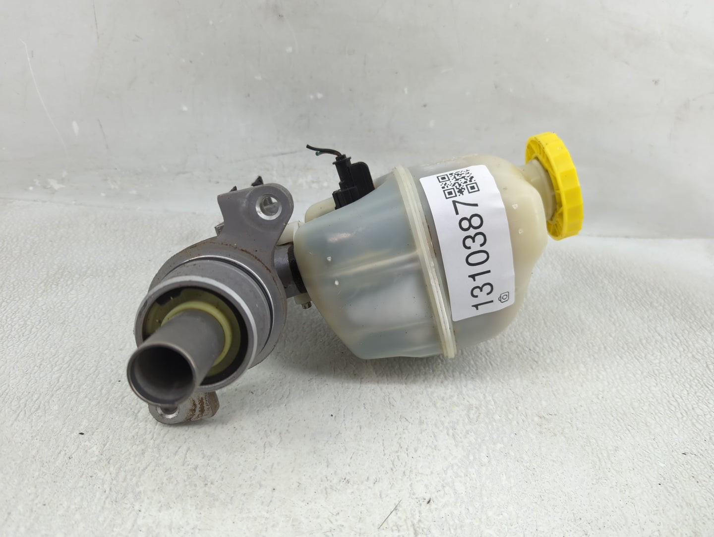 2007-2008 Dodge Ram 1500 Brake Master Cylinder - Oemusedautoparts1.com