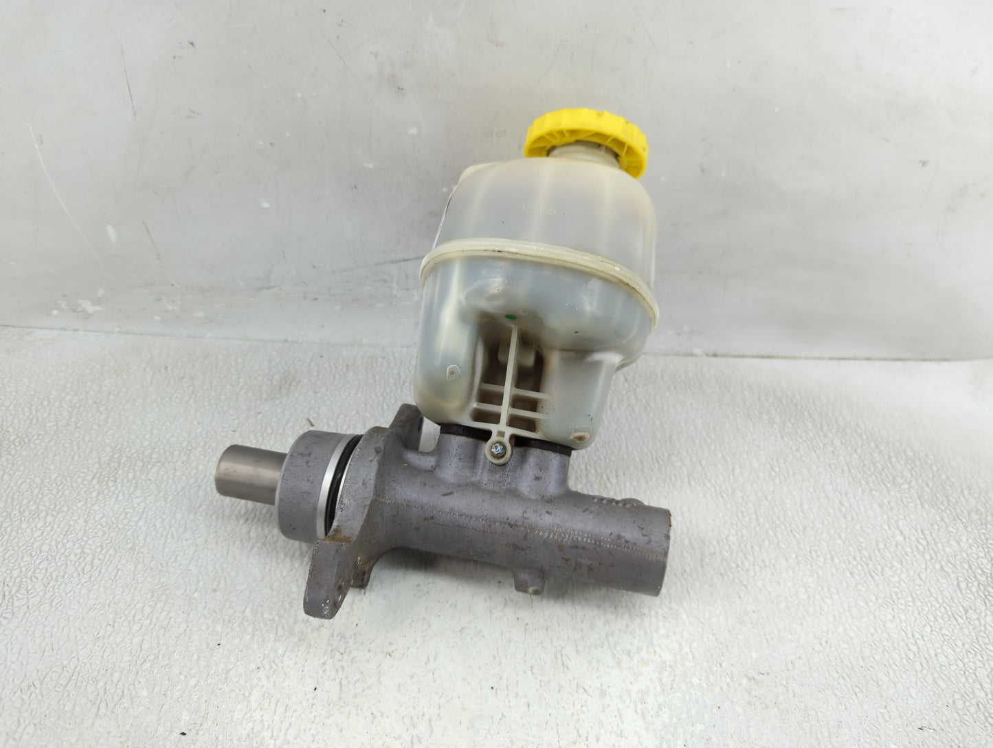 2007-2008 Dodge Ram 1500 Brake Master Cylinder - Oemusedautoparts1.com