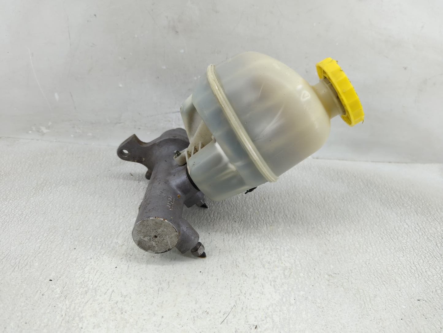 2007-2008 Dodge Ram 1500 Brake Master Cylinder - Oemusedautoparts1.com