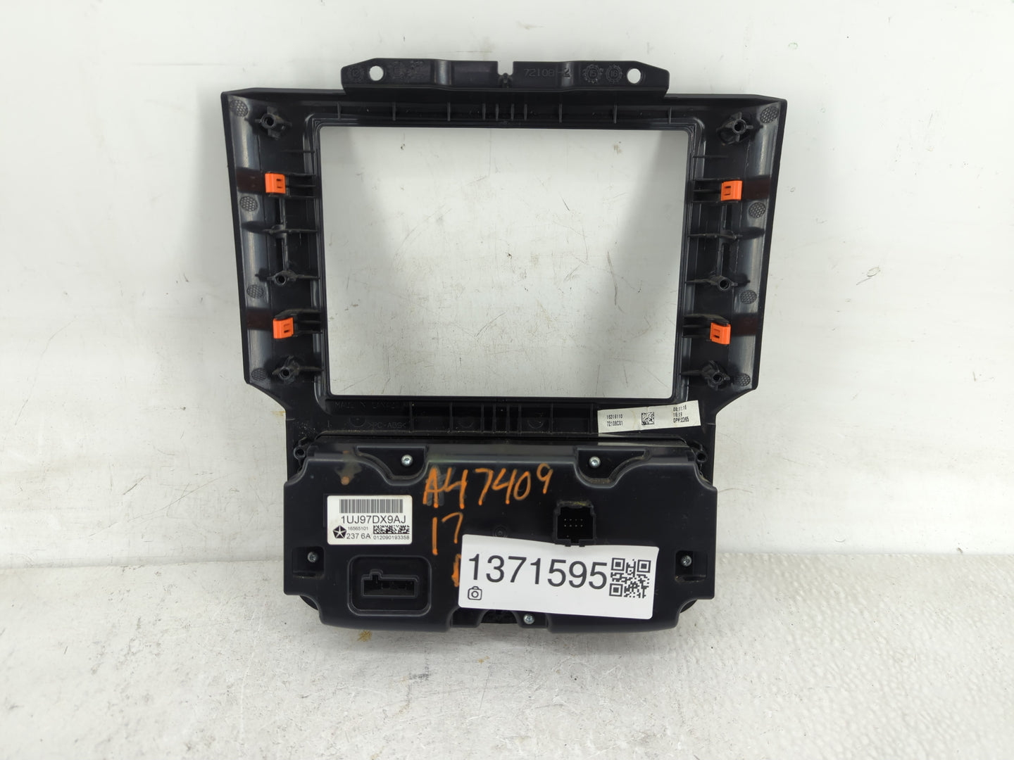 2017 Dodge Ram 1500 Climate Control Module Temperature AC/Heater Replacement P/N:16565101 1UJ97DX9AJ Fits OEM Used Auto Part
