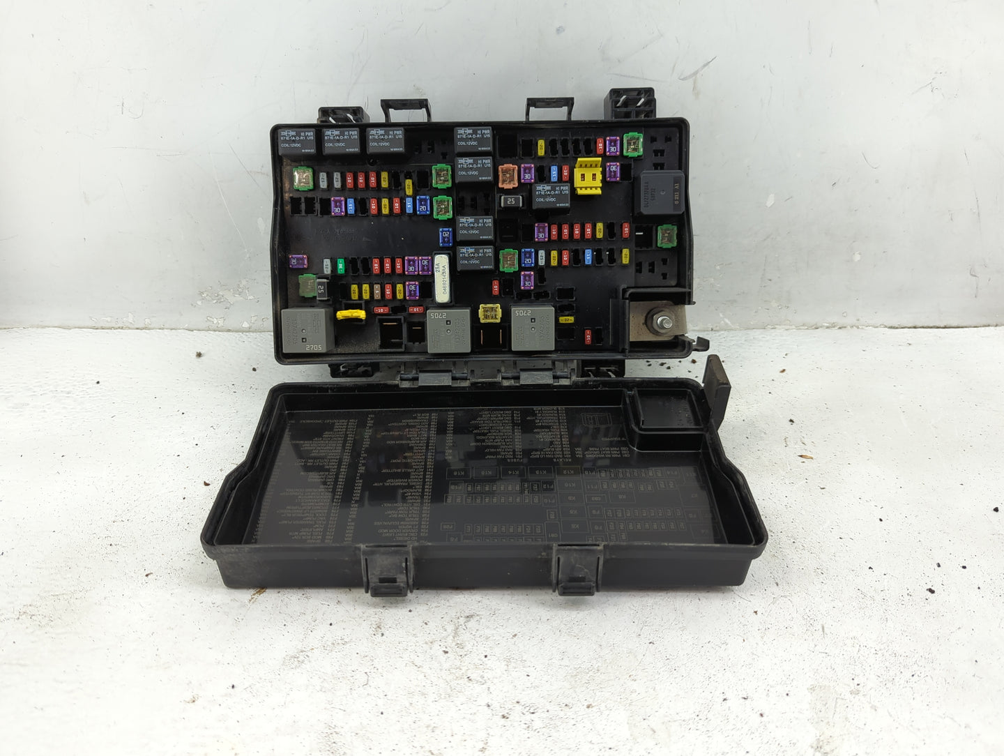 2017 Dodge Ram 1500 Fusebox Fuse Box Panel Relay Module P/N:P68322371AB Fits OEM Used Auto Parts - Oemusedautoparts1.com