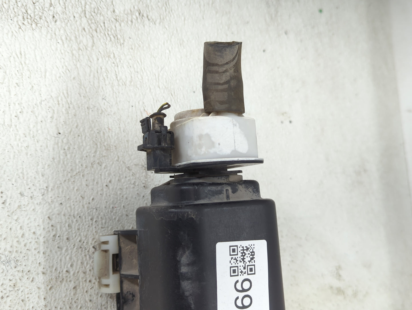 2017 Dodge Ram 1500 Fuel Vapor Charcoal Canister 1432366 - Oemusedautoparts1.com