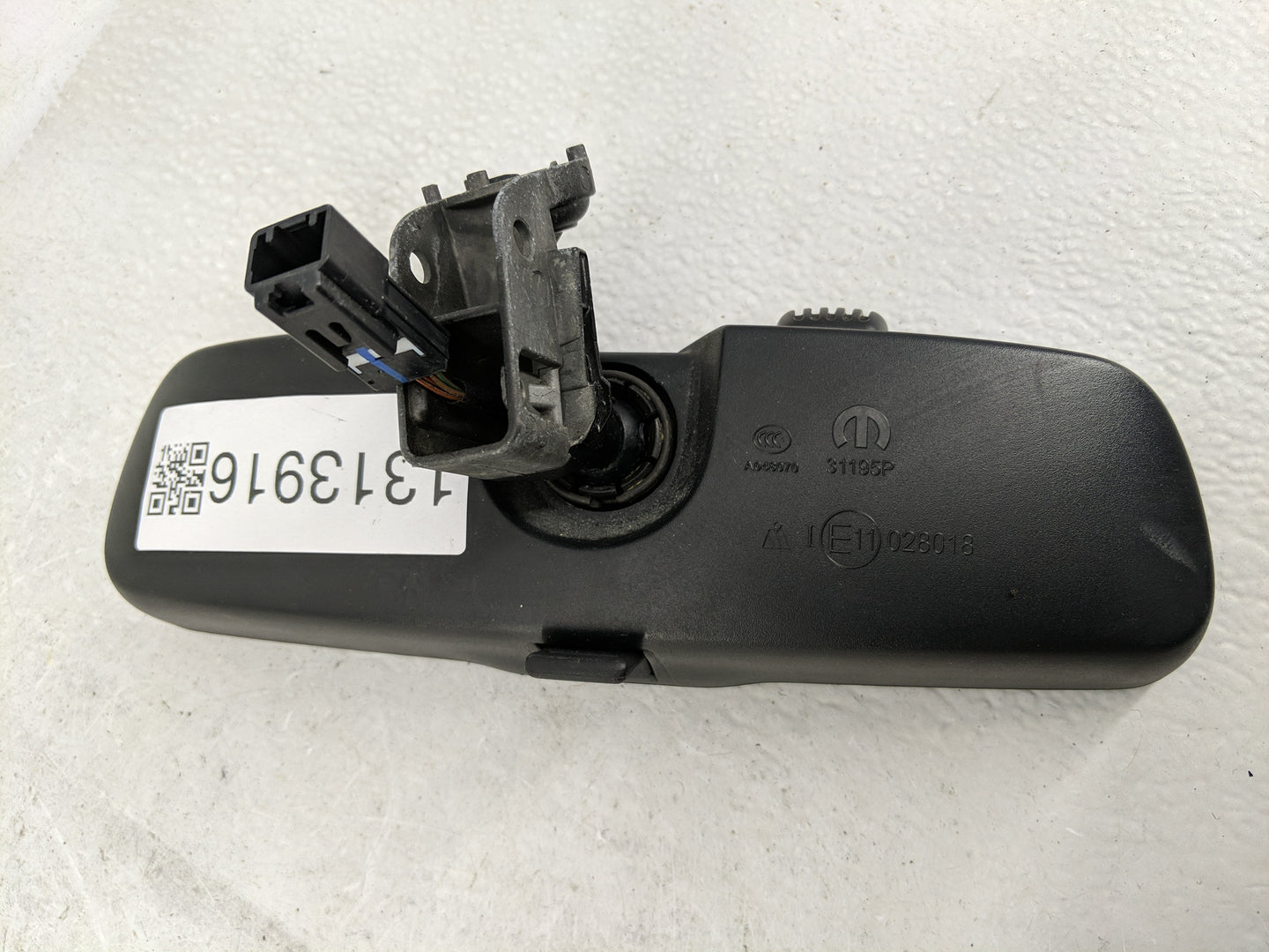 2017 Dodge Ram 2500 Interior Rear View Mirror Replacement OEM P/N:E11028018 IE11045617 Fits OEM Used Auto Parts - Oemusedaut