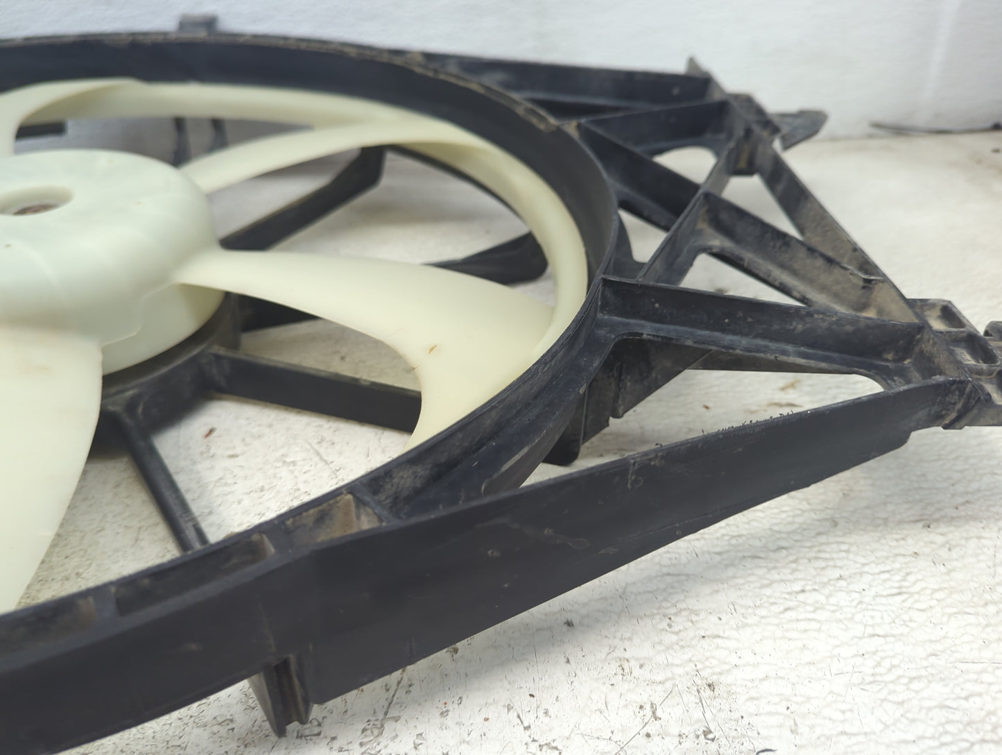 2017 Dodge Ram 3500 Electric Radiator Cooling Fan Motor Assembly P/N:AA422790-4189 Fits OEM Used Auto Parts - Oemusedautopar