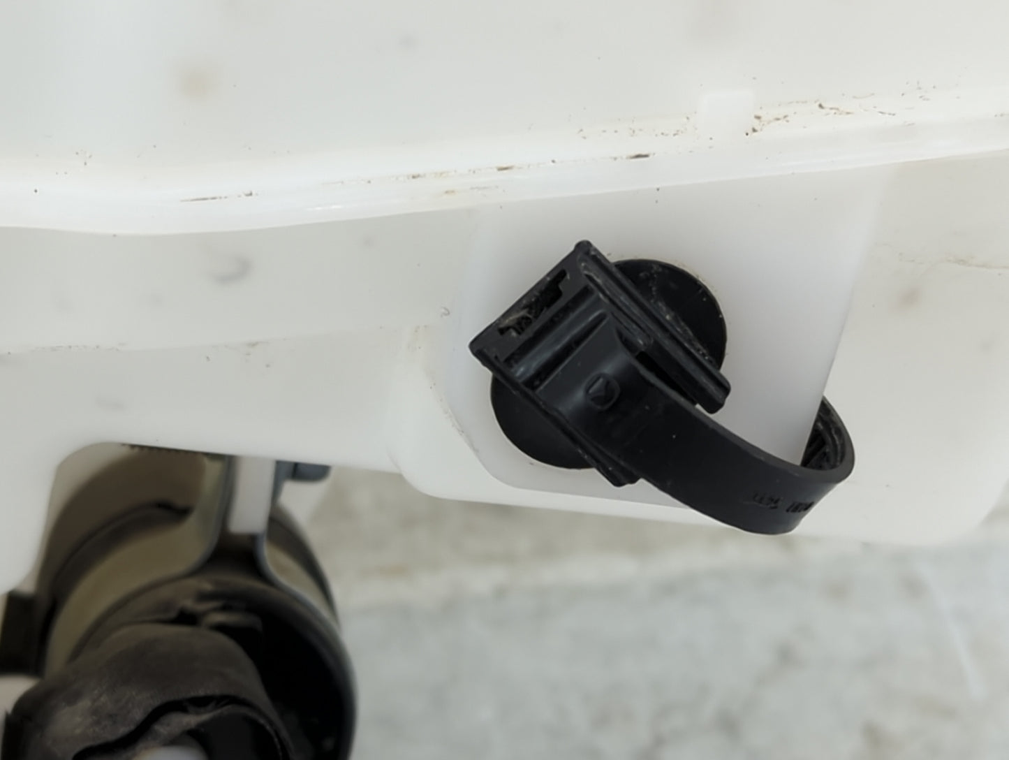 2017 Fiat 124 Spider Windshield Washer Fluid Reservoir Bottle - Oemusedautoparts1.com