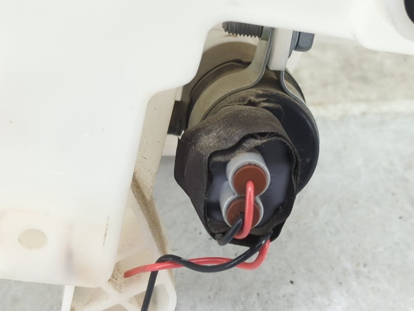 2017 Fiat 124 Spider Windshield Washer Fluid Reservoir Bottle - Oemusedautoparts1.com