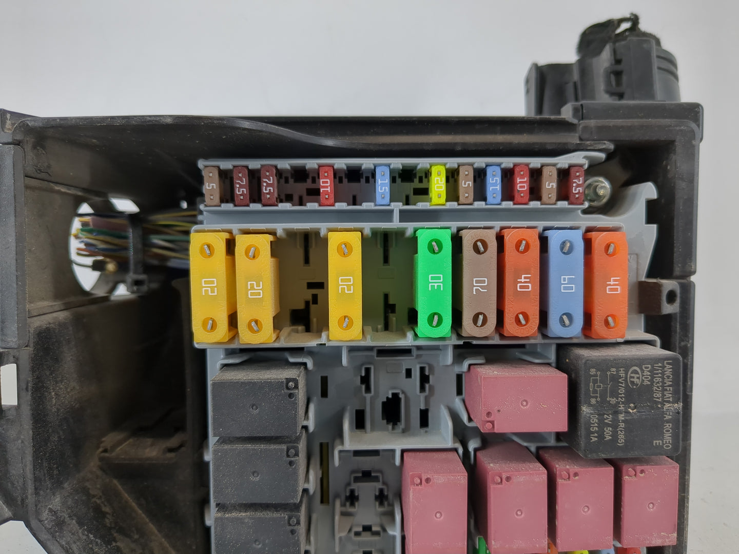 2013-2017 Fiat 500 Fusebox Fuse Box Panel Relay Module P/N:53100999 Fits Fits 2013 2014 2015 2016 2017 OEM Used Auto Parts -