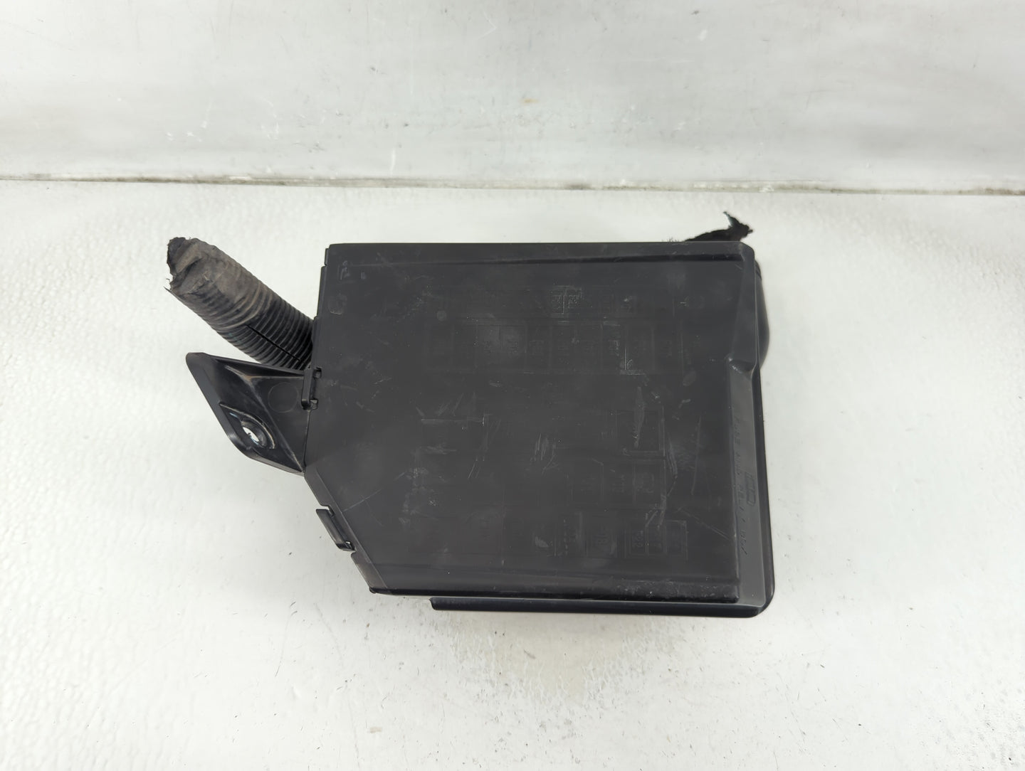 2012-2017 Fiat 500 Fusebox Fuse Box Panel Relay Module P/N:53100999 Fits Fits 2012 2013 2014 2015 2016 2017 OEM Used Auto Pa