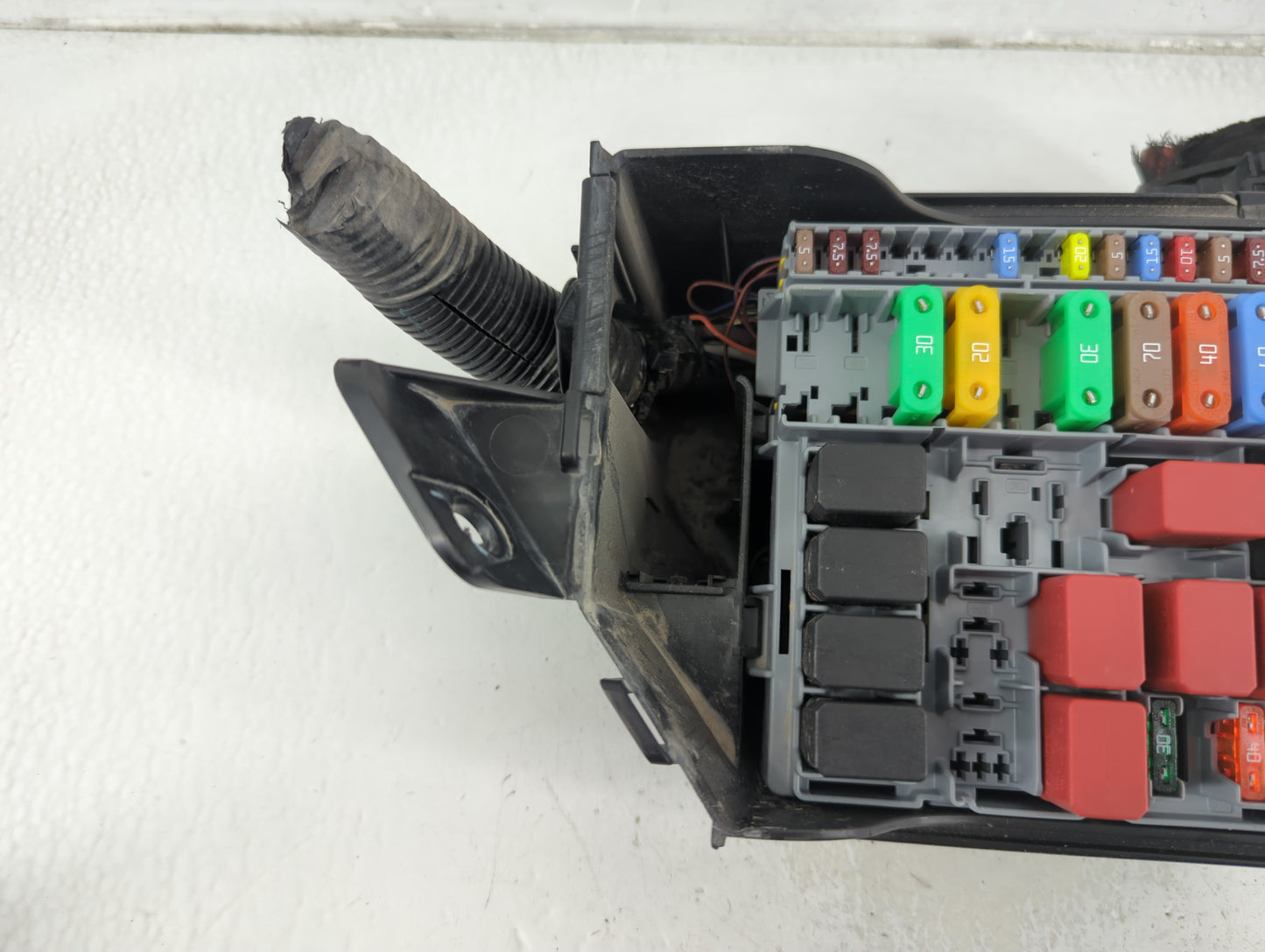 2012-2017 Fiat 500 Fusebox Fuse Box Panel Relay Module P/N:53100999 Fits Fits 2012 2013 2014 2015 2016 2017 OEM Used Auto Pa