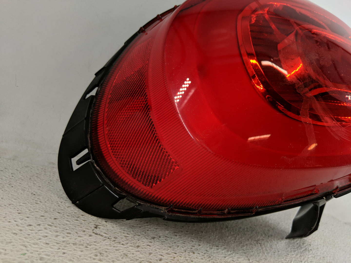 2014-2017 Fiat 500 Tail Light Assembly Passenger Right OEM P/N:03.476.50 51922307 Fits Fits 2014 2015 2016 2017 OEM Used Aut