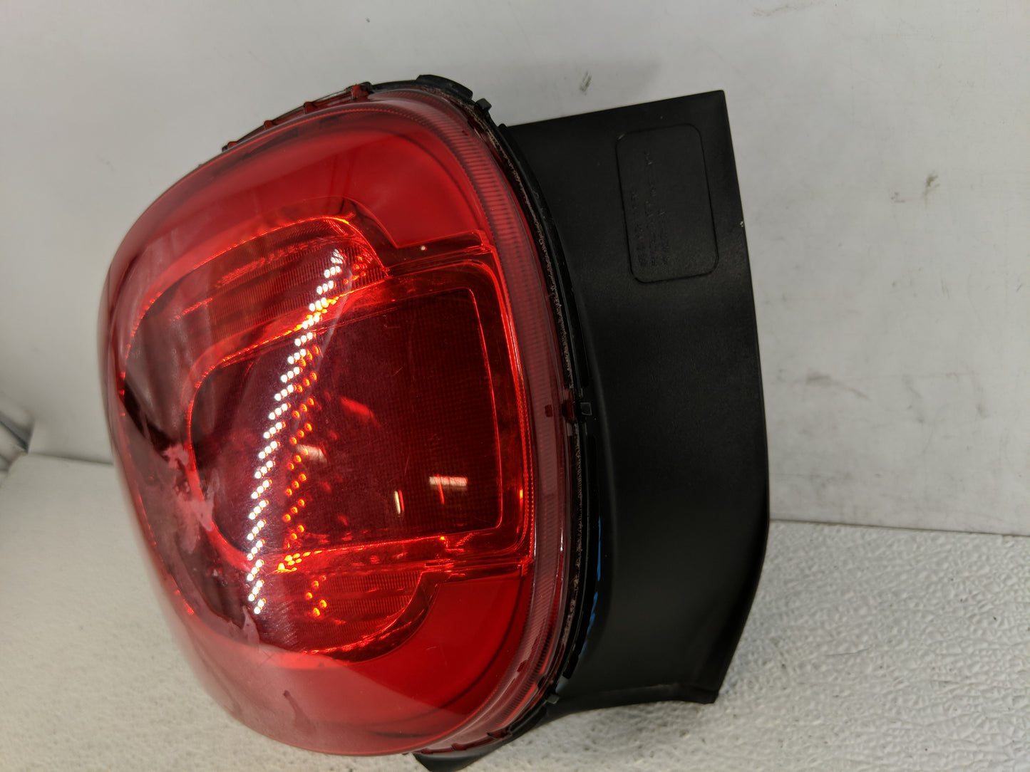 2014-2017 Fiat 500 Tail Light Assembly Passenger Right OEM P/N:03.476.50 51922307 Fits Fits 2014 2015 2016 2017 OEM Used Aut