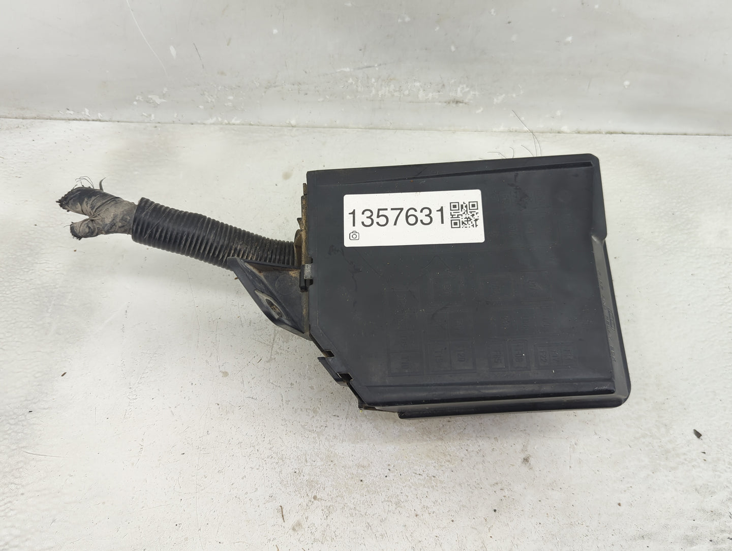 2013-2017 Fiat 500 Fusebox Fuse Box Panel Relay Module P/N:53100999 Fits Fits 2013 2014 2015 2016 2017 OEM Used Auto Parts -