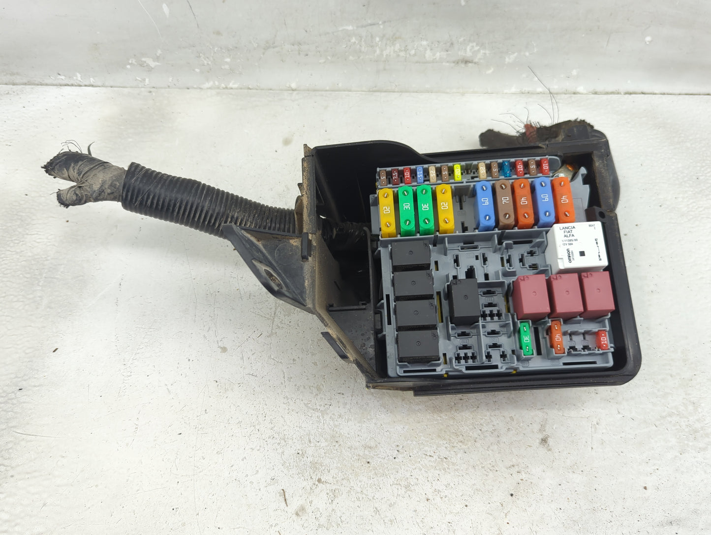 2013-2017 Fiat 500 Fusebox Fuse Box Panel Relay Module P/N:53100999 Fits Fits 2013 2014 2015 2016 2017 OEM Used Auto Parts -