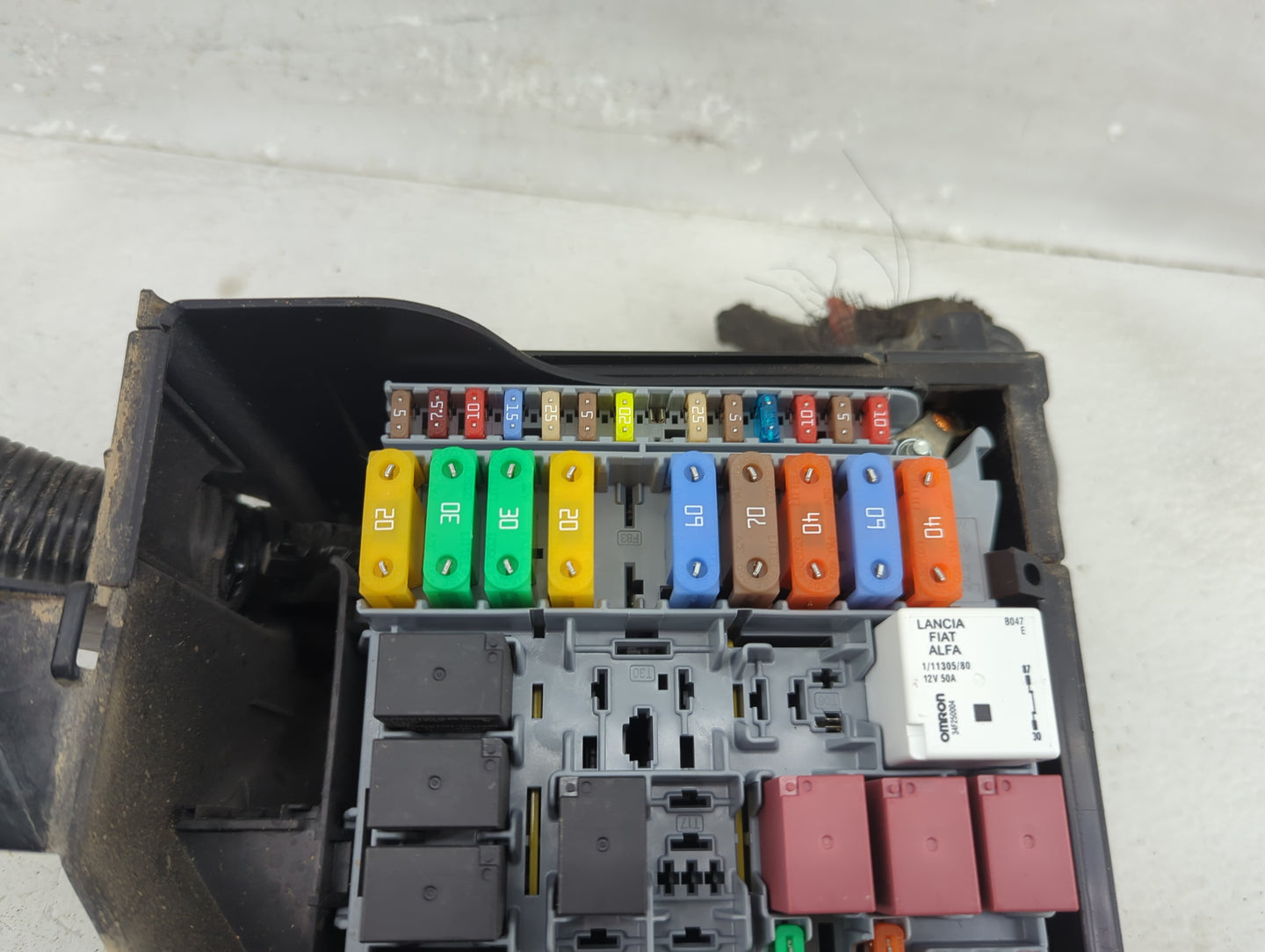 2013-2017 Fiat 500 Fusebox Fuse Box Panel Relay Module P/N:53100999 Fits Fits 2013 2014 2015 2016 2017 OEM Used Auto Parts -