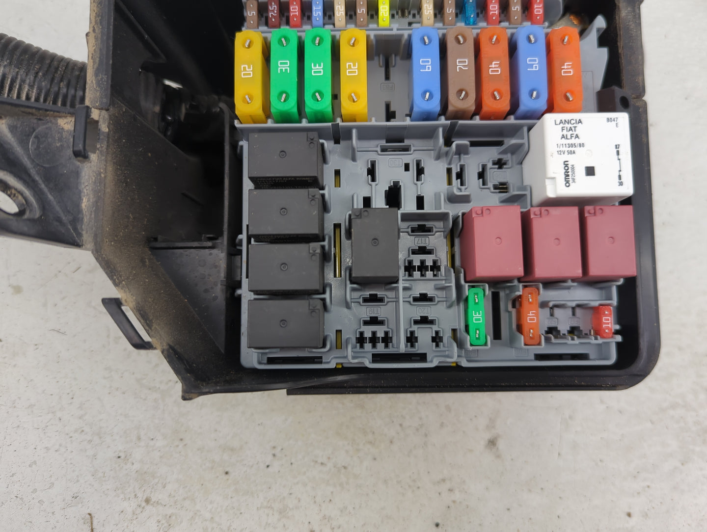 2013-2017 Fiat 500 Fusebox Fuse Box Panel Relay Module P/N:53100999 Fits Fits 2013 2014 2015 2016 2017 OEM Used Auto Parts -