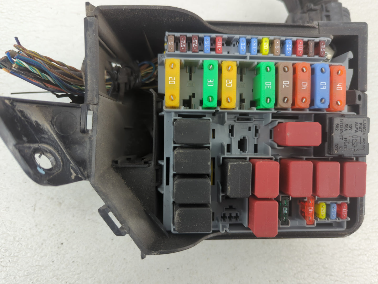 2012-2017 Fiat 500 Fusebox Fuse Box Panel Relay Module P/N:53100999 Fits Fits 2012 2013 2014 2015 2016 2017 OEM Used Auto Pa